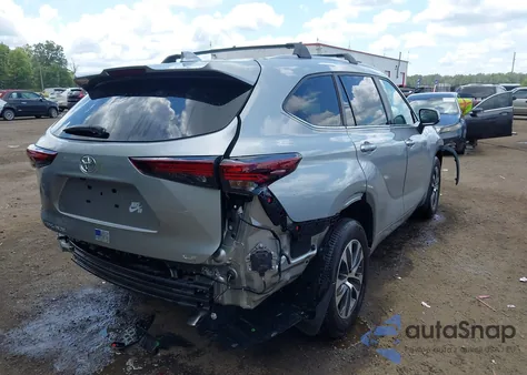 2024 Toyota Highlander Xle из США, поврежденный, VIN 5TDKDRAH8RS052184